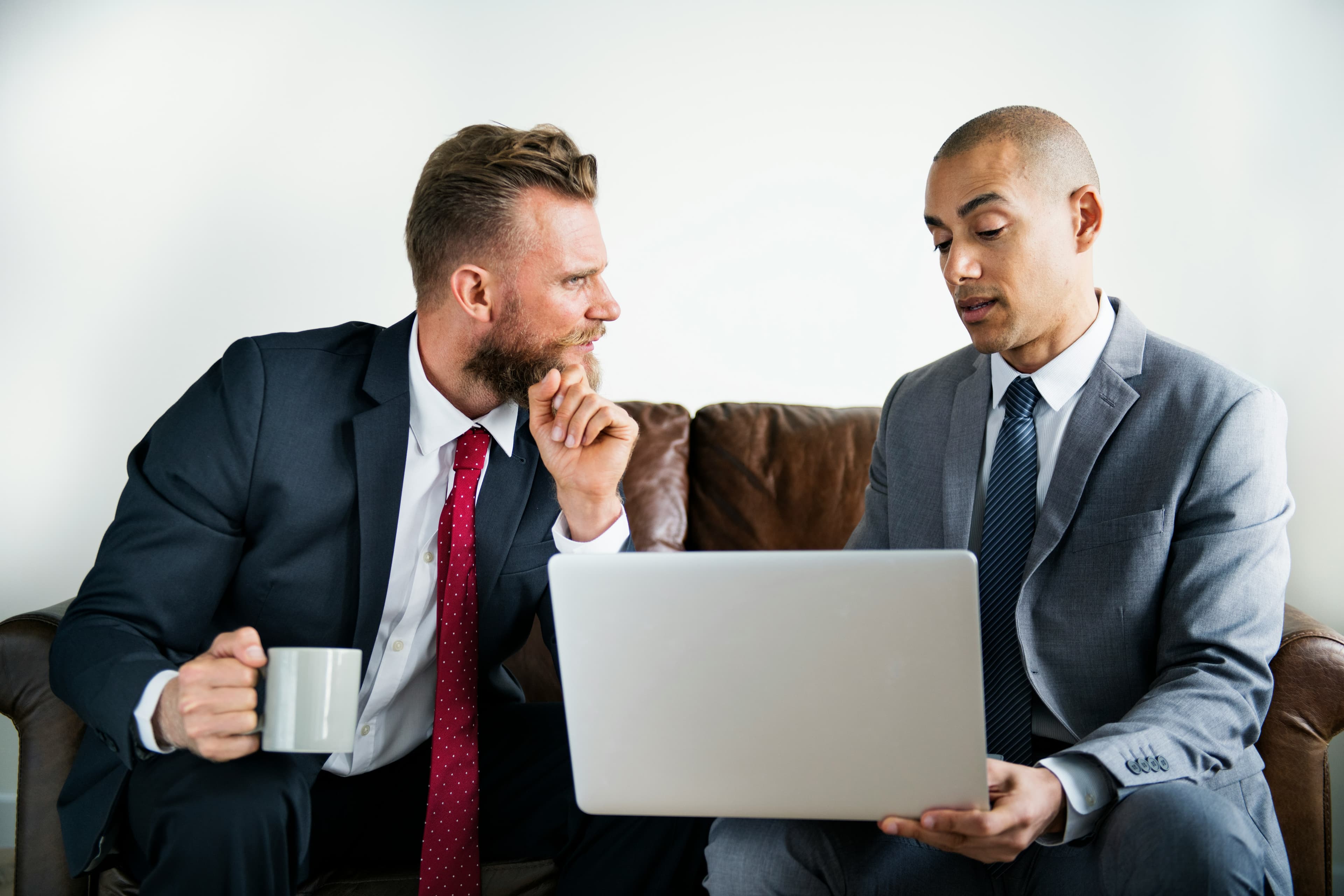COO vs CEO: Roles, Decision Rights, and Pay Compared